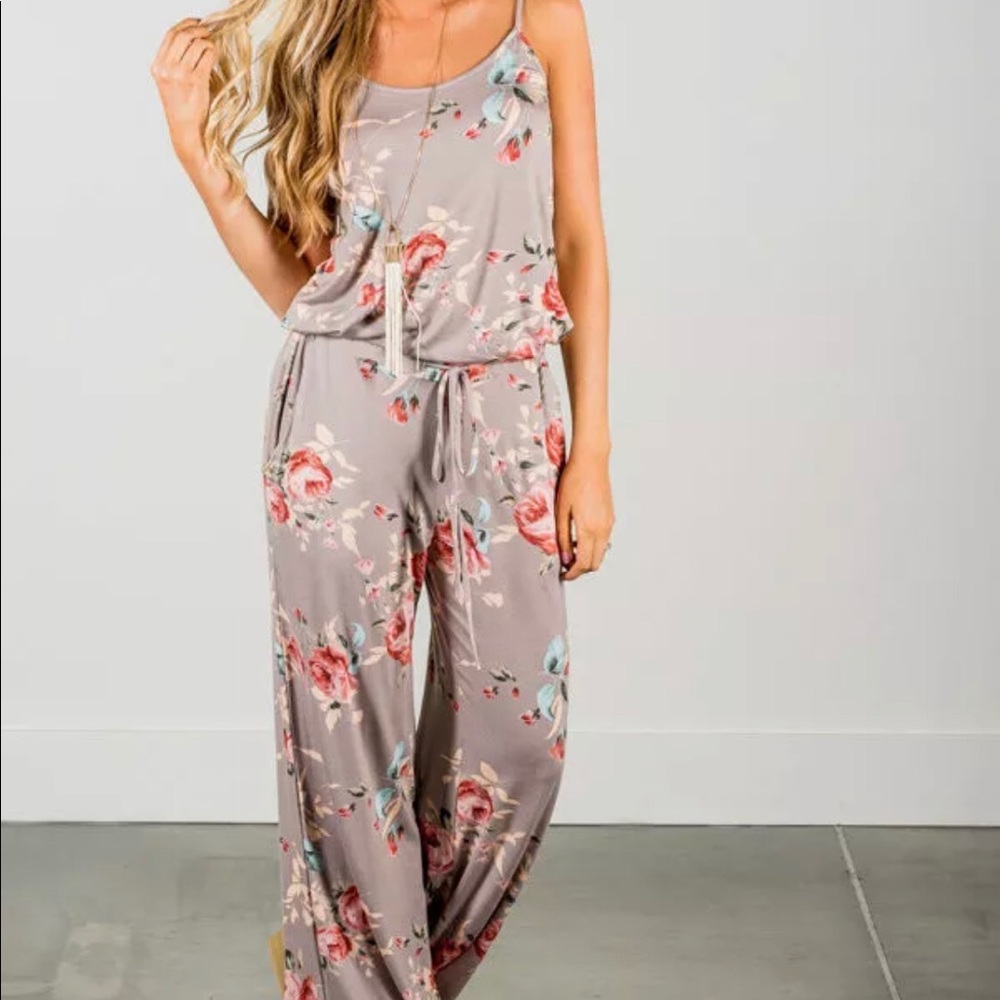 🆕 Final Price DROP-Floral Jumpsuit NWT Small 🌸🌺